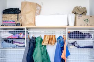 How to Store Seasonal Clothes Efficiently: Tips for Organized Living